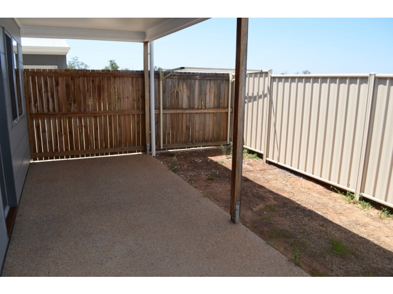 18/8 Hillcrest Street, Emerald QLD 4720