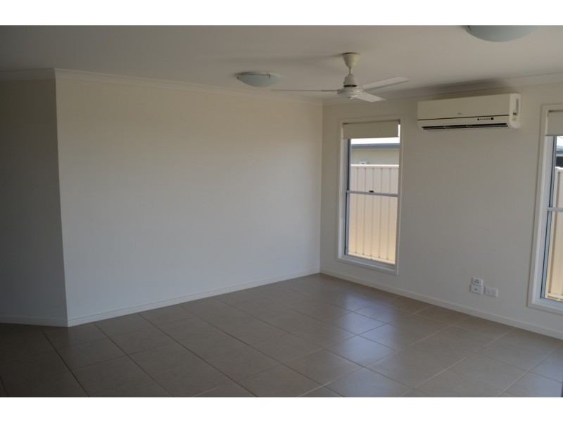 1/4 Eagle Street, Emerald QLD 4720