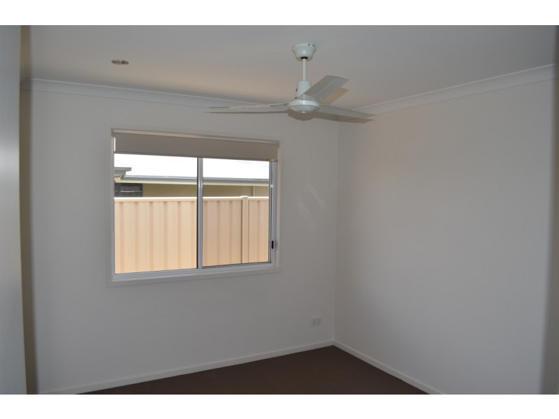 1/4 Eagle Street, Emerald QLD 4720