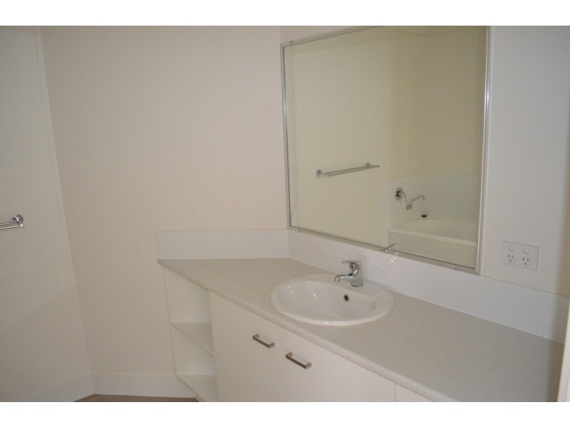 1/4 Eagle Street, Emerald QLD 4720
