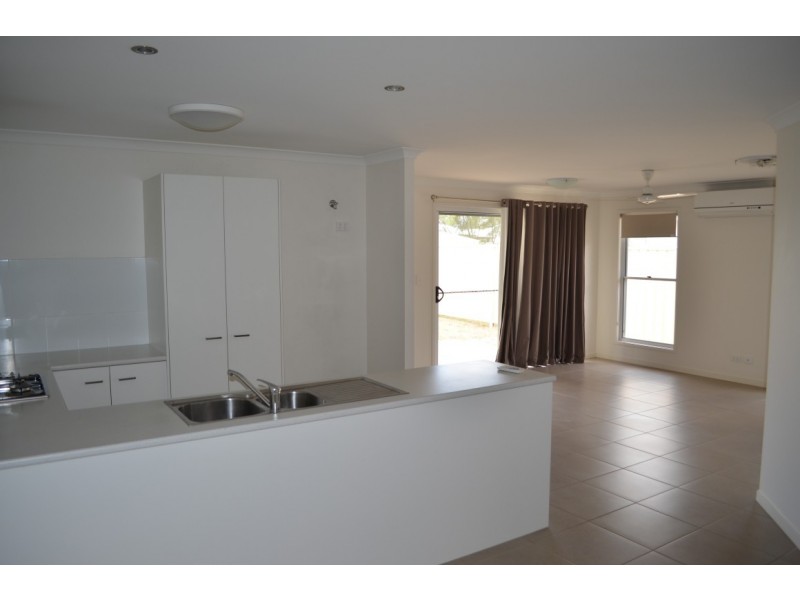 2/4 Eagle Street, Emerald QLD 4720