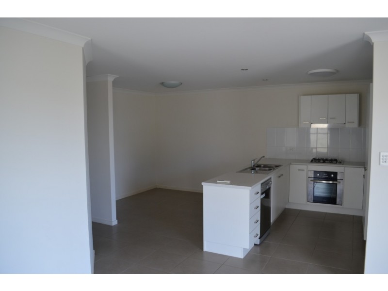 2/4 Eagle Street, Emerald QLD 4720