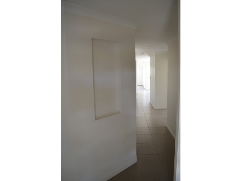 2/4 Eagle Street, Emerald QLD 4720