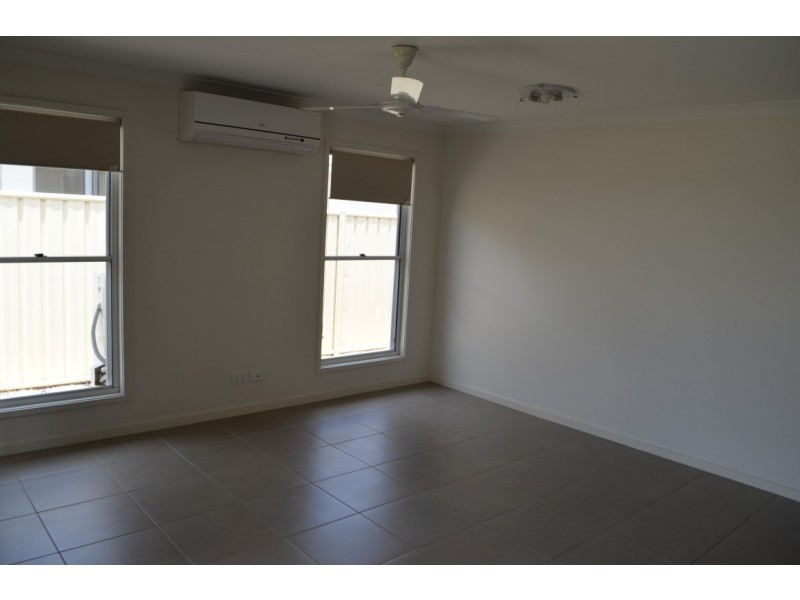 2/4 Eagle Street, Emerald QLD 4720