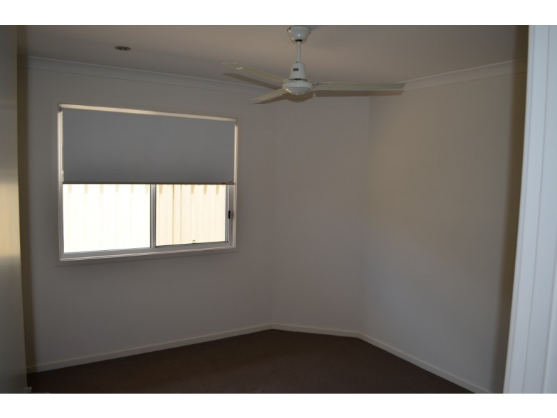 2/4 Eagle Street, Emerald QLD 4720