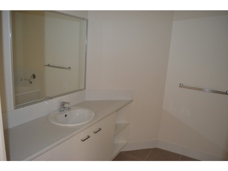 2/4 Eagle Street, Emerald QLD 4720