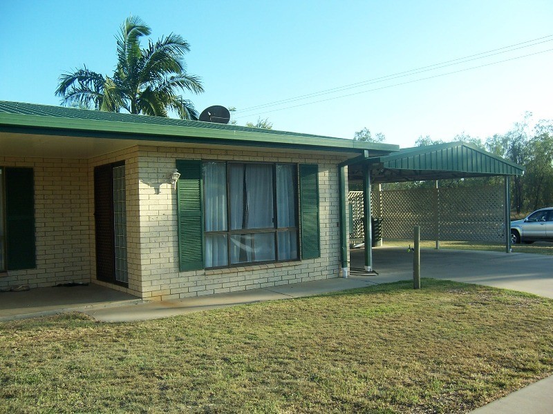 1/98 Baker Street, Emerald QLD 4720