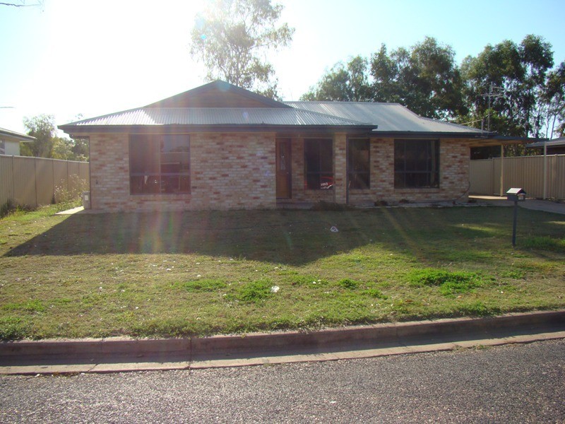 10 Wilby Place, Emerald QLD 4720