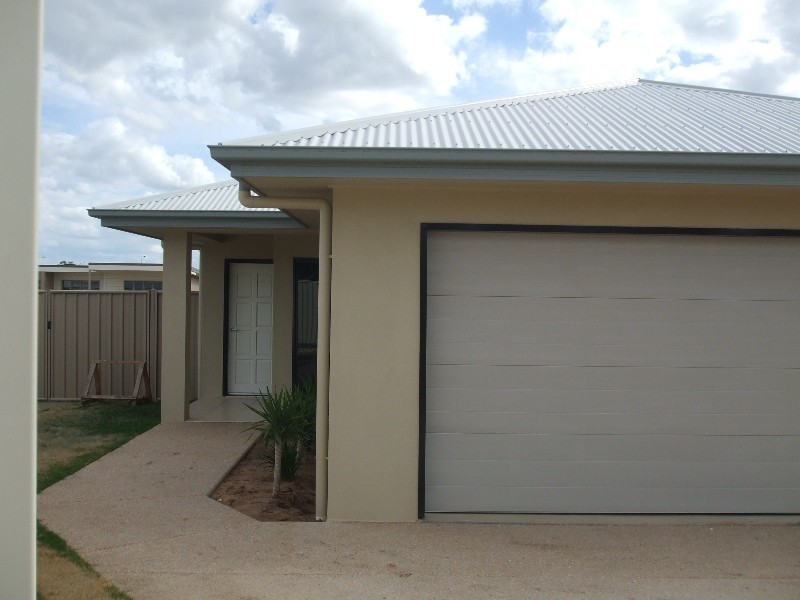 8 Charlton Drive, Emerald QLD 4720