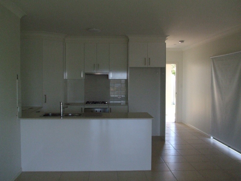 8 Charlton Drive, Emerald QLD 4720