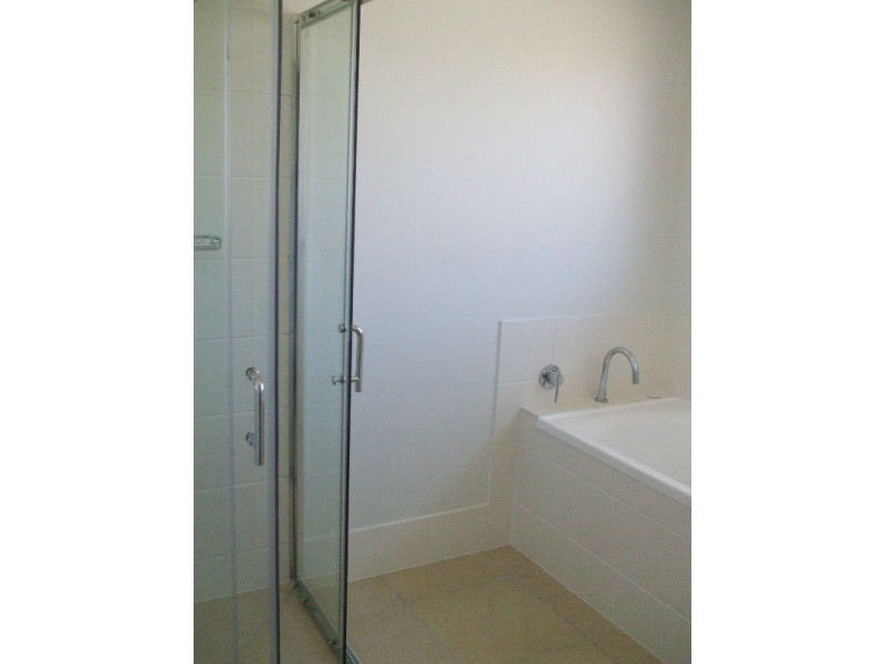 8 Charlton Drive, Emerald QLD 4720