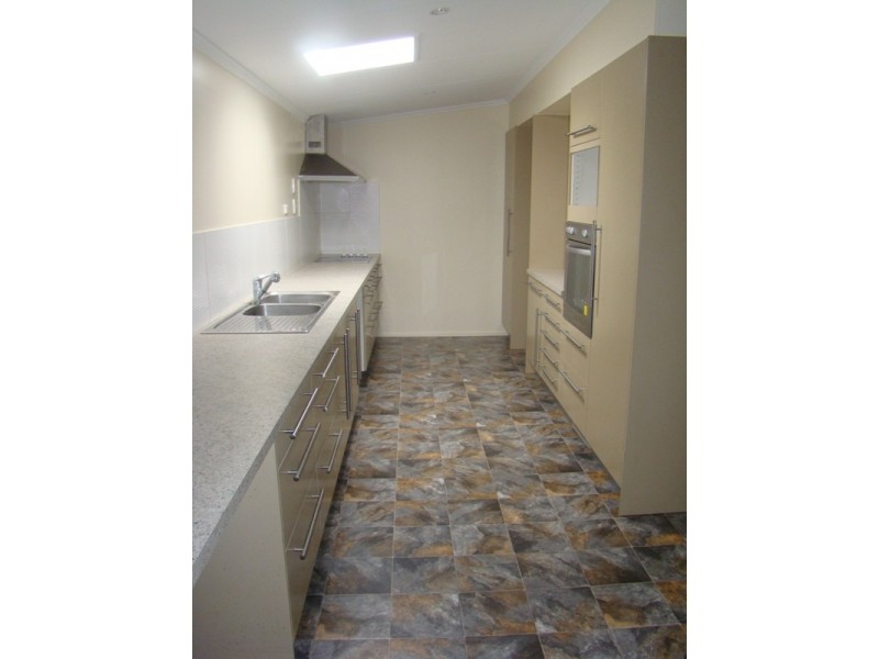 12 Little Street, Emerald QLD 4720