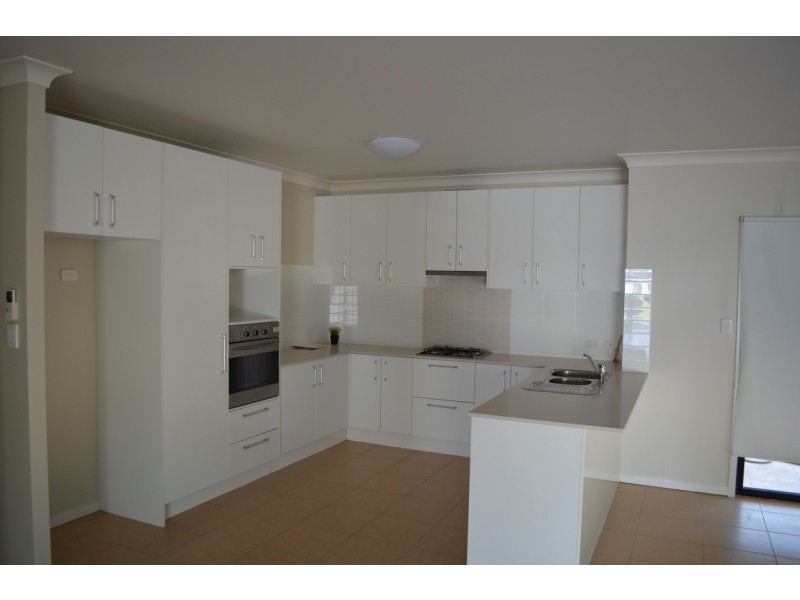 8 Paperbark Place, Emerald QLD 4720
