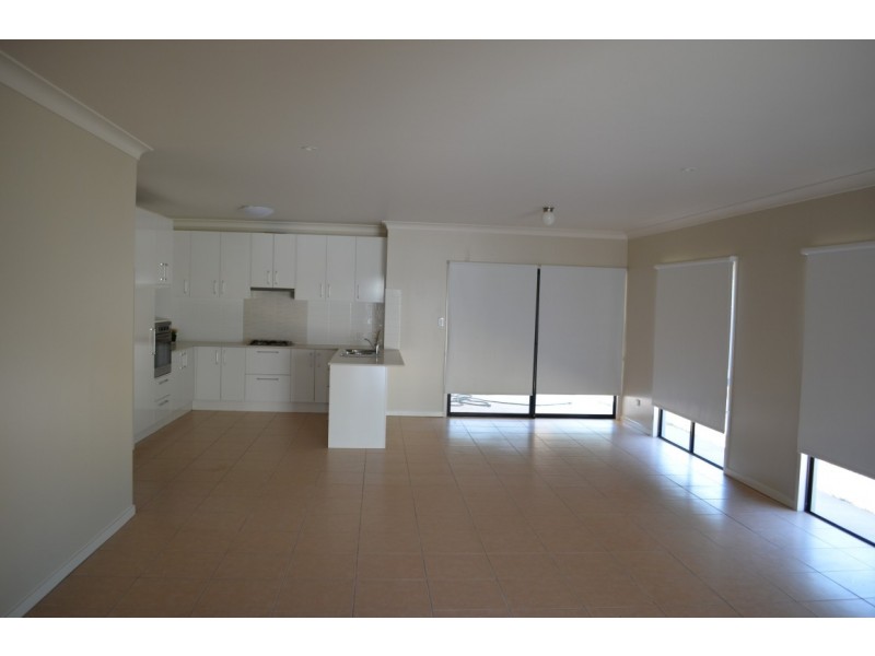 8 Paperbark Place, Emerald QLD 4720