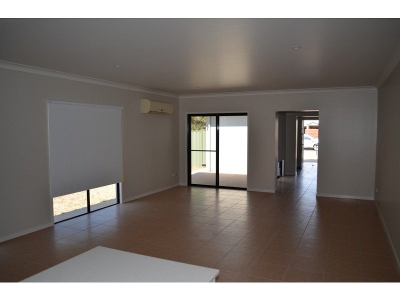 8 Paperbark Place, Emerald QLD 4720