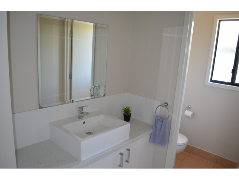 8 Paperbark Place, Emerald QLD 4720