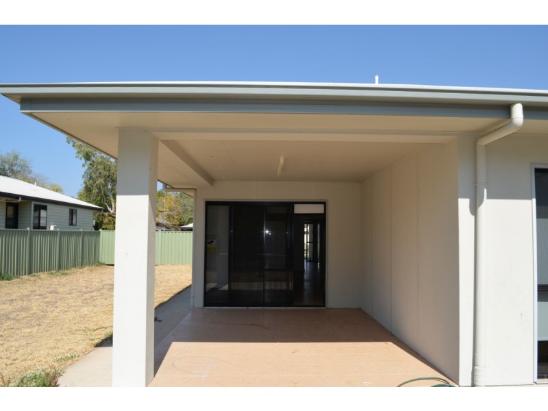 8 Paperbark Place, Emerald QLD 4720