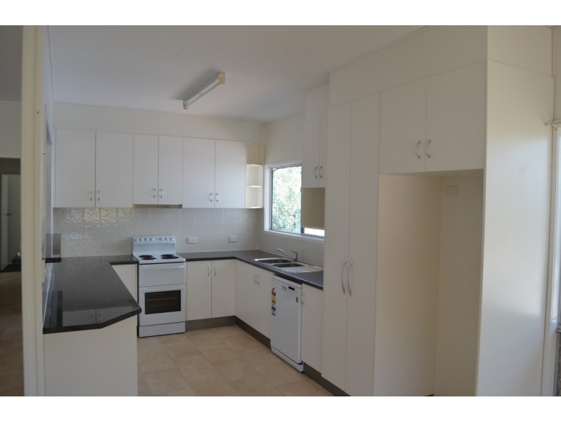 17 Roxburgh Street, Capella QLD 4723