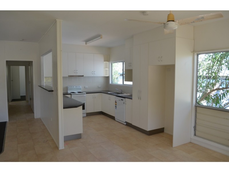 17 Roxburgh Street, Capella QLD 4723