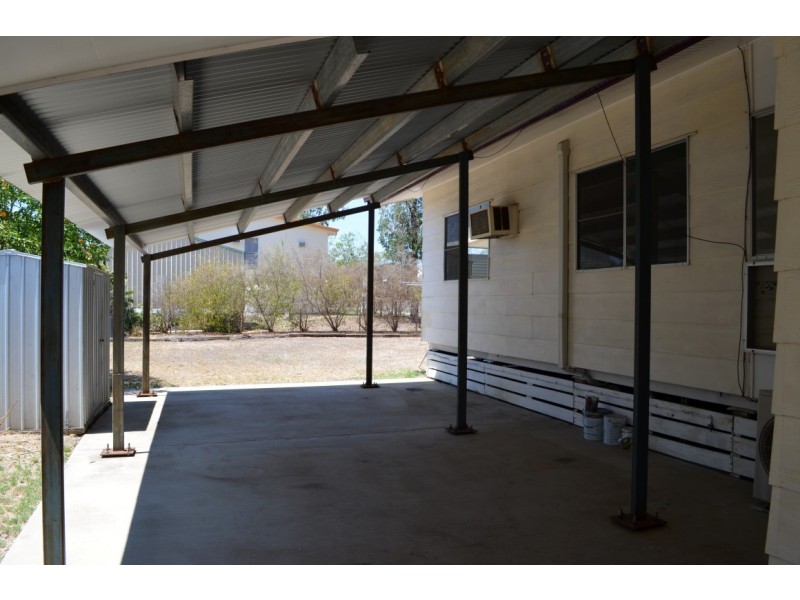 17 Roxburgh Street, Capella QLD 4723