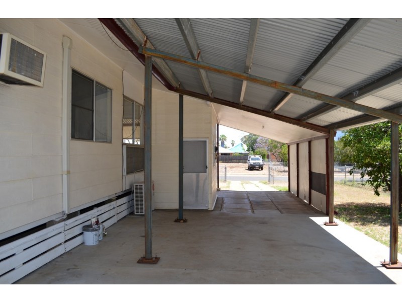 17 Roxburgh Street, Capella QLD 4723