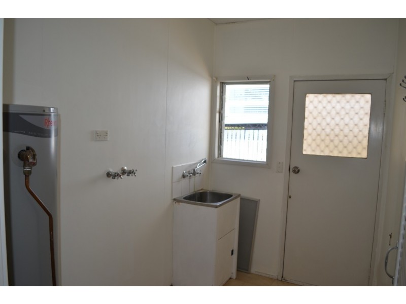 17 Roxburgh Street, Capella QLD 4723