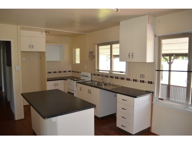 28 Old Airport Drive, Emerald QLD 4720
