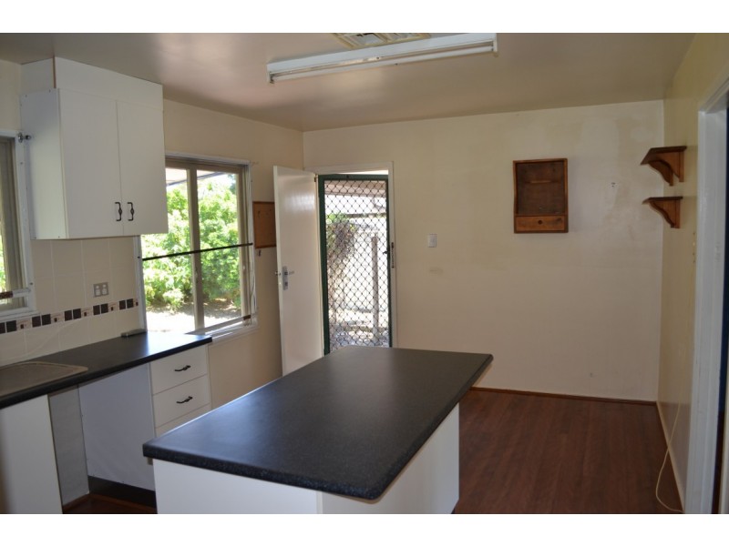 28 Old Airport Drive, Emerald QLD 4720