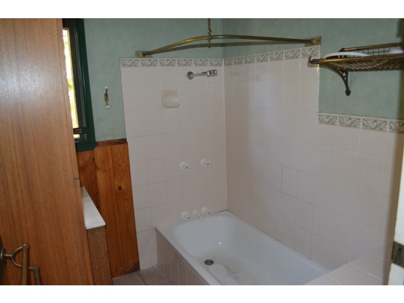 28 Old Airport Drive, Emerald QLD 4720