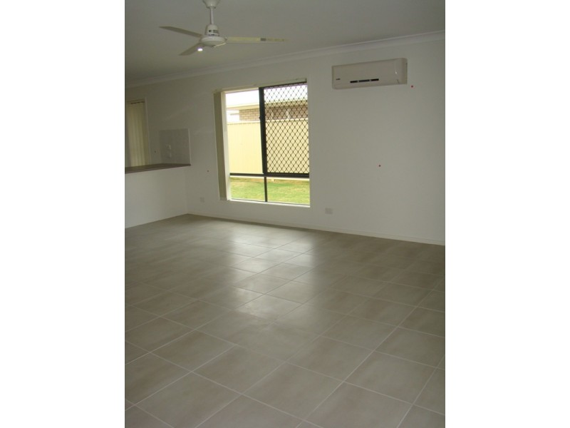 37 Lakeside Drive, Emerald QLD 4720