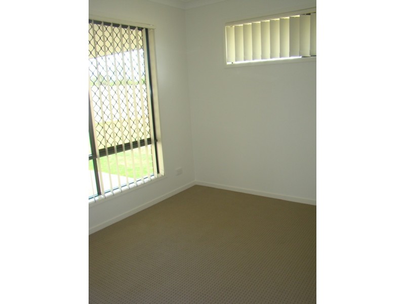 37 Lakeside Drive, Emerald QLD 4720