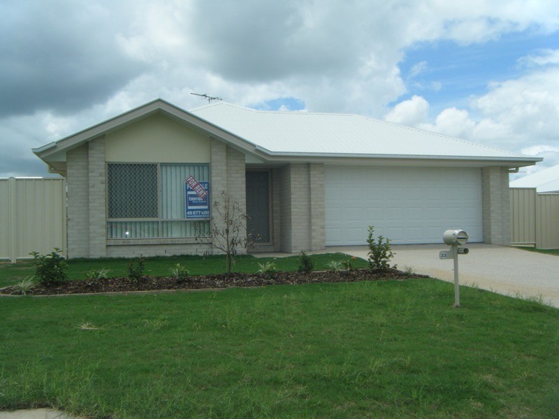 33 Lakeside Drive, Emerald QLD 4720