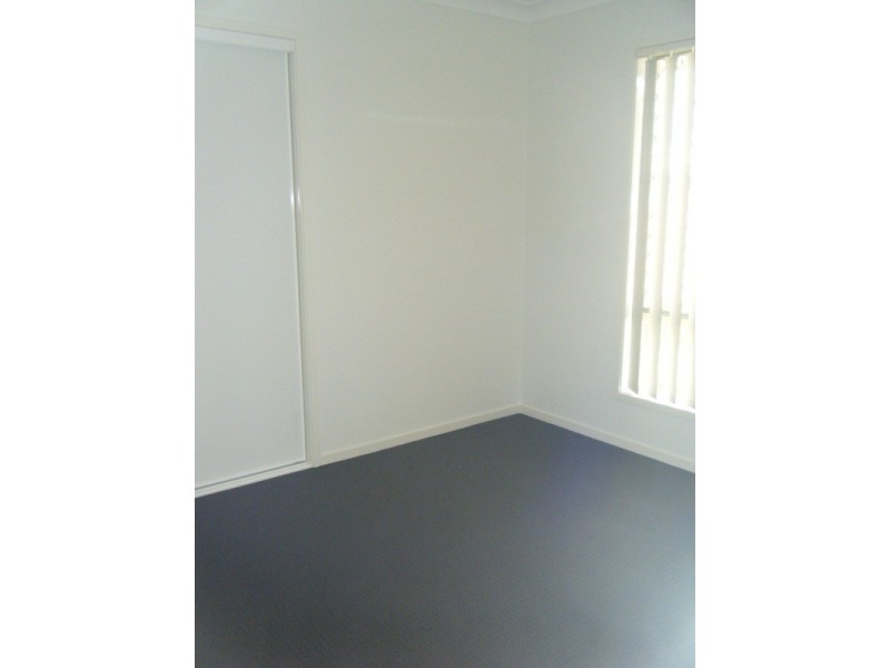 33 Lakeside Drive, Emerald QLD 4720