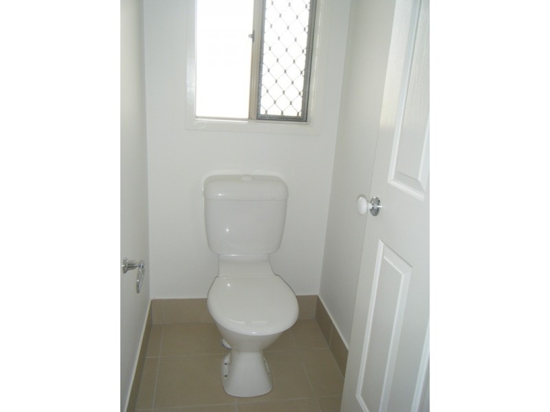 33 Lakeside Drive, Emerald QLD 4720