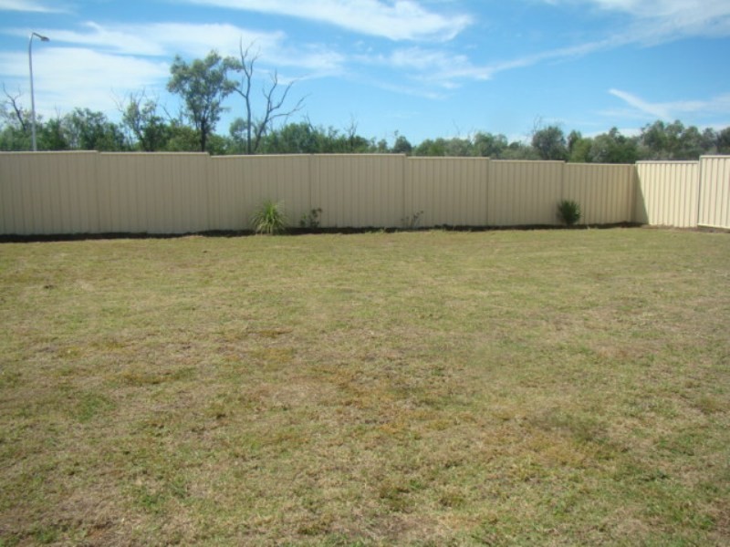 33 Lakeside Drive, Emerald QLD 4720