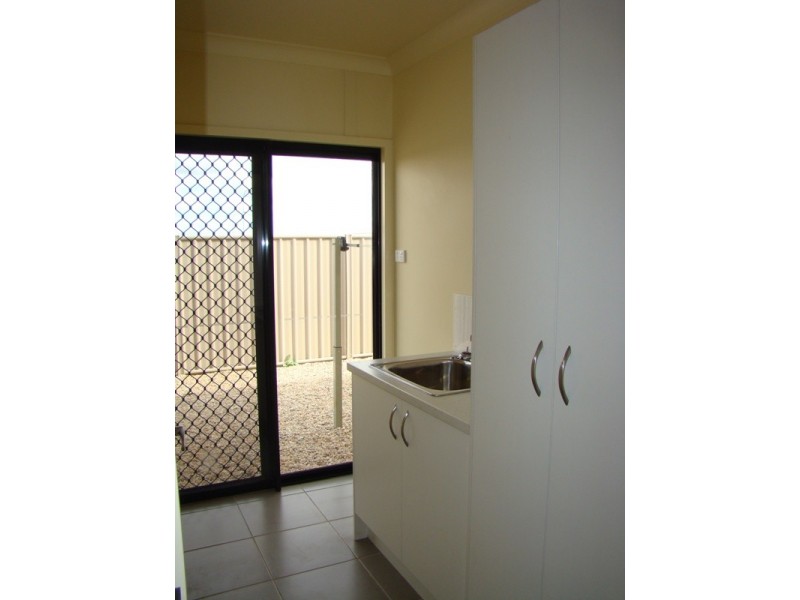 28 Glovar Street, Emerald QLD 4720
