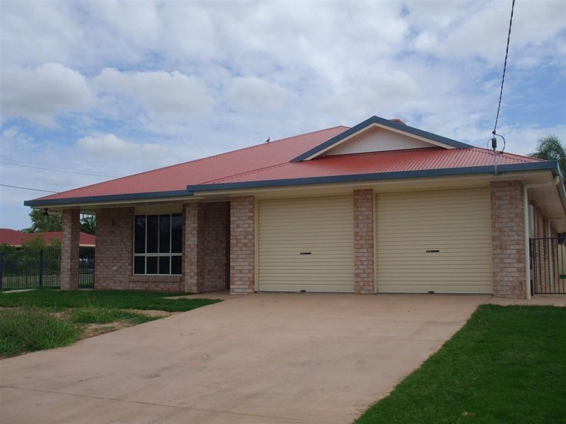 1 Cowan Crescent, Emerald QLD 4720