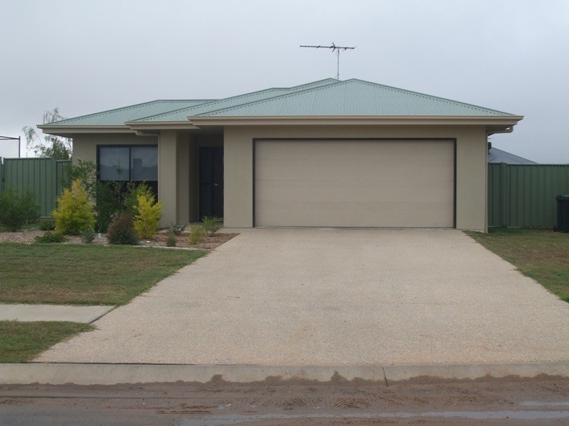 10 Glovar Street, Emerald QLD 4720