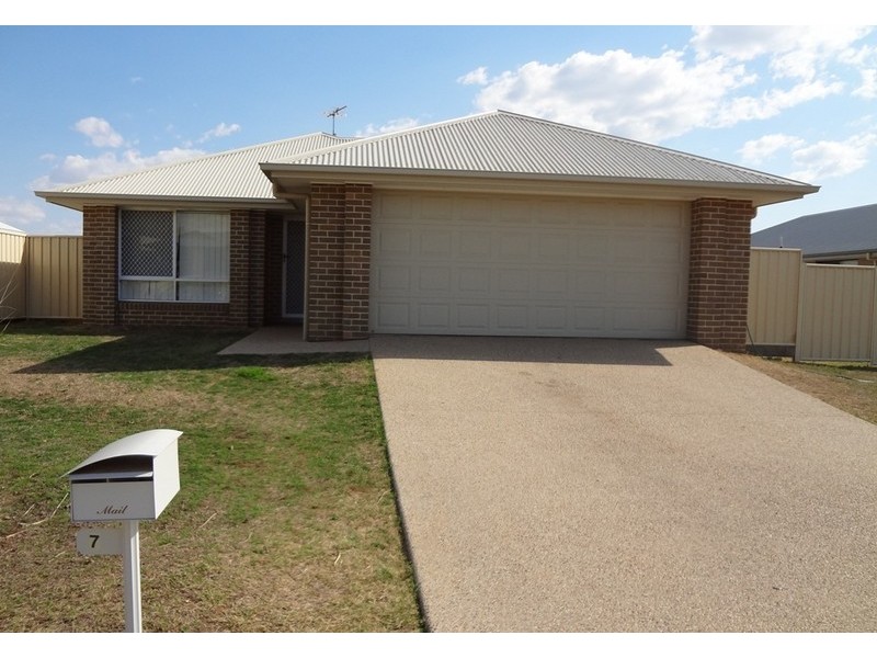 7  Scenic Drive, Emerald QLD 4720