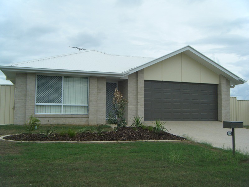 29 Lakeside Drive, Emerald QLD 4720