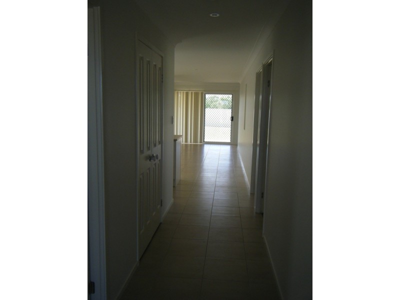 29 Lakeside Drive, Emerald QLD 4720