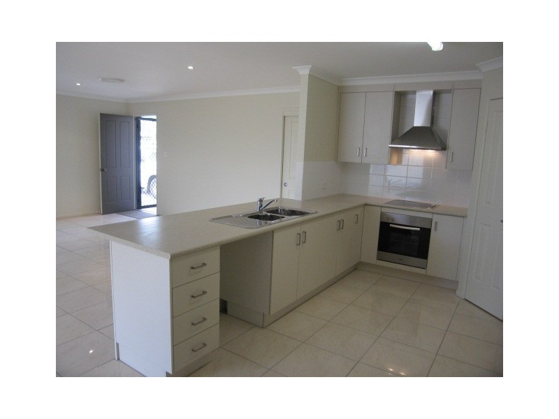 1/16 Joel Ernest Drive, Emerald QLD 4720