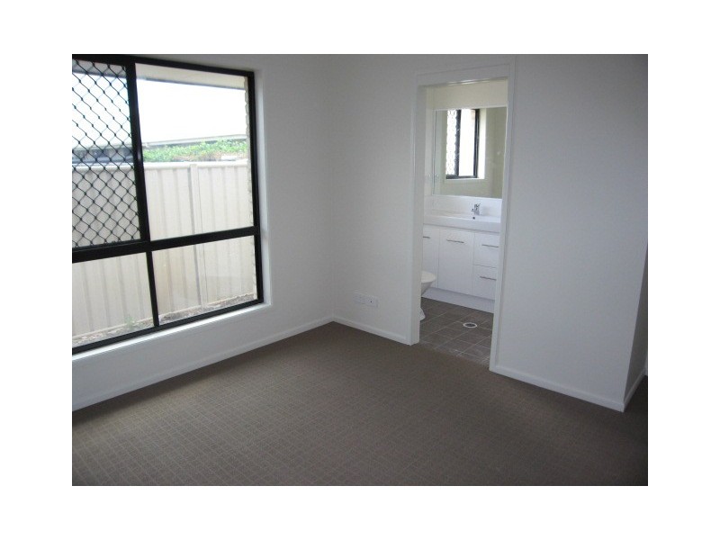 1/16 Joel Ernest Drive, Emerald QLD 4720