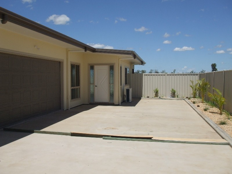 2/11 Glovar Street, Emerald QLD 4720