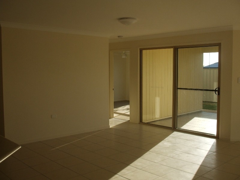 2/11 Glovar Street, Emerald QLD 4720