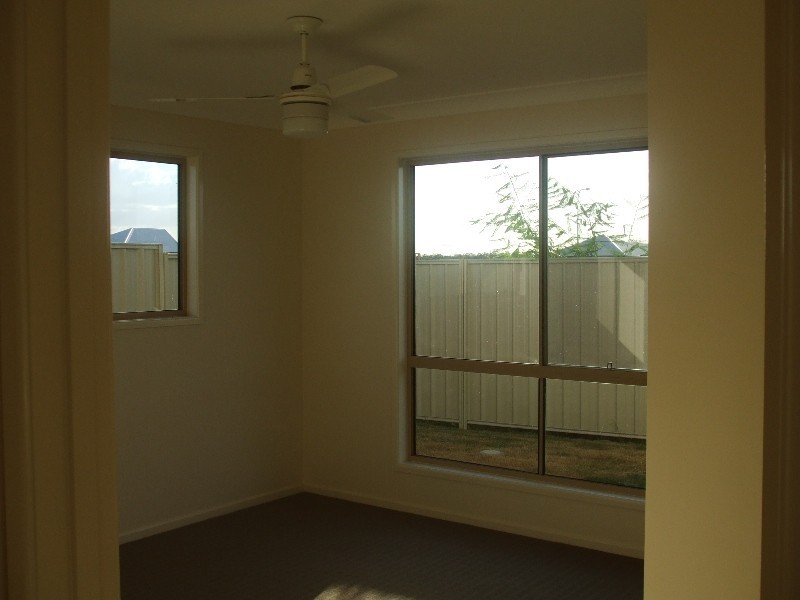 2/11 Glovar Street, Emerald QLD 4720