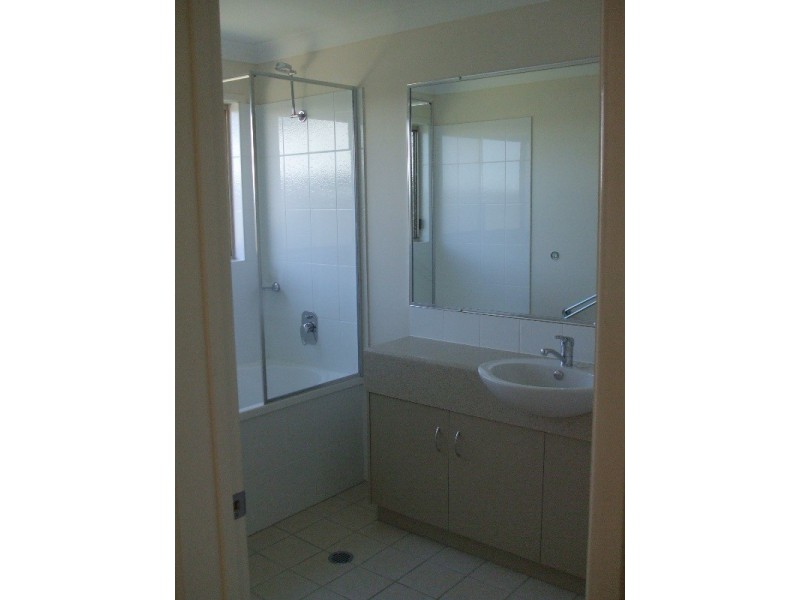 2/11 Glovar Street, Emerald QLD 4720