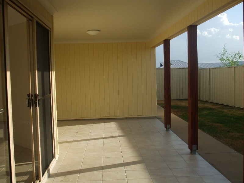 2/11 Glovar Street, Emerald QLD 4720