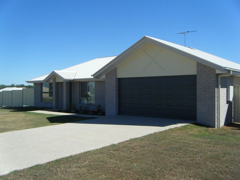 10  Lakeside Drive, Emerald QLD 4720