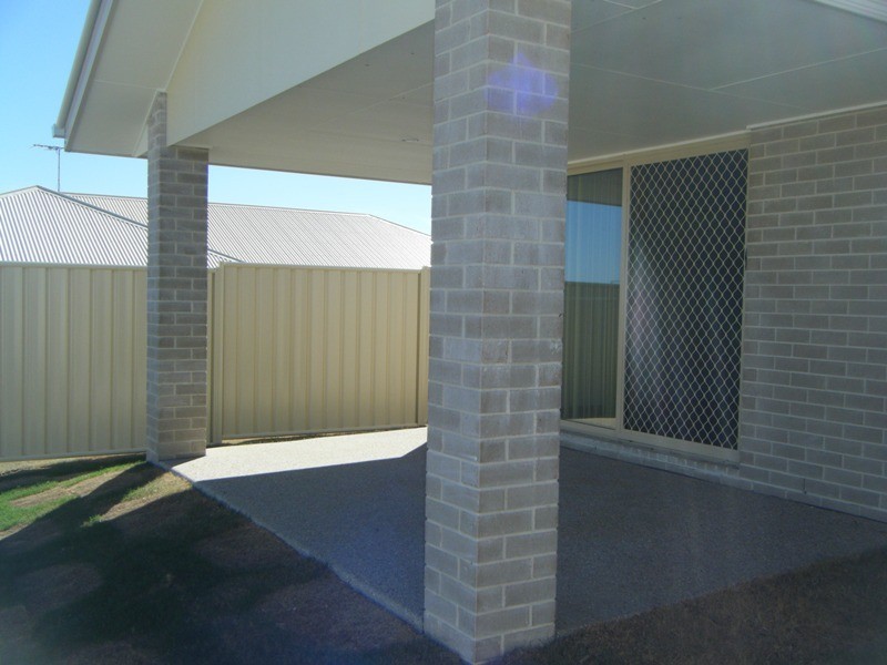 10  Lakeside Drive, Emerald QLD 4720